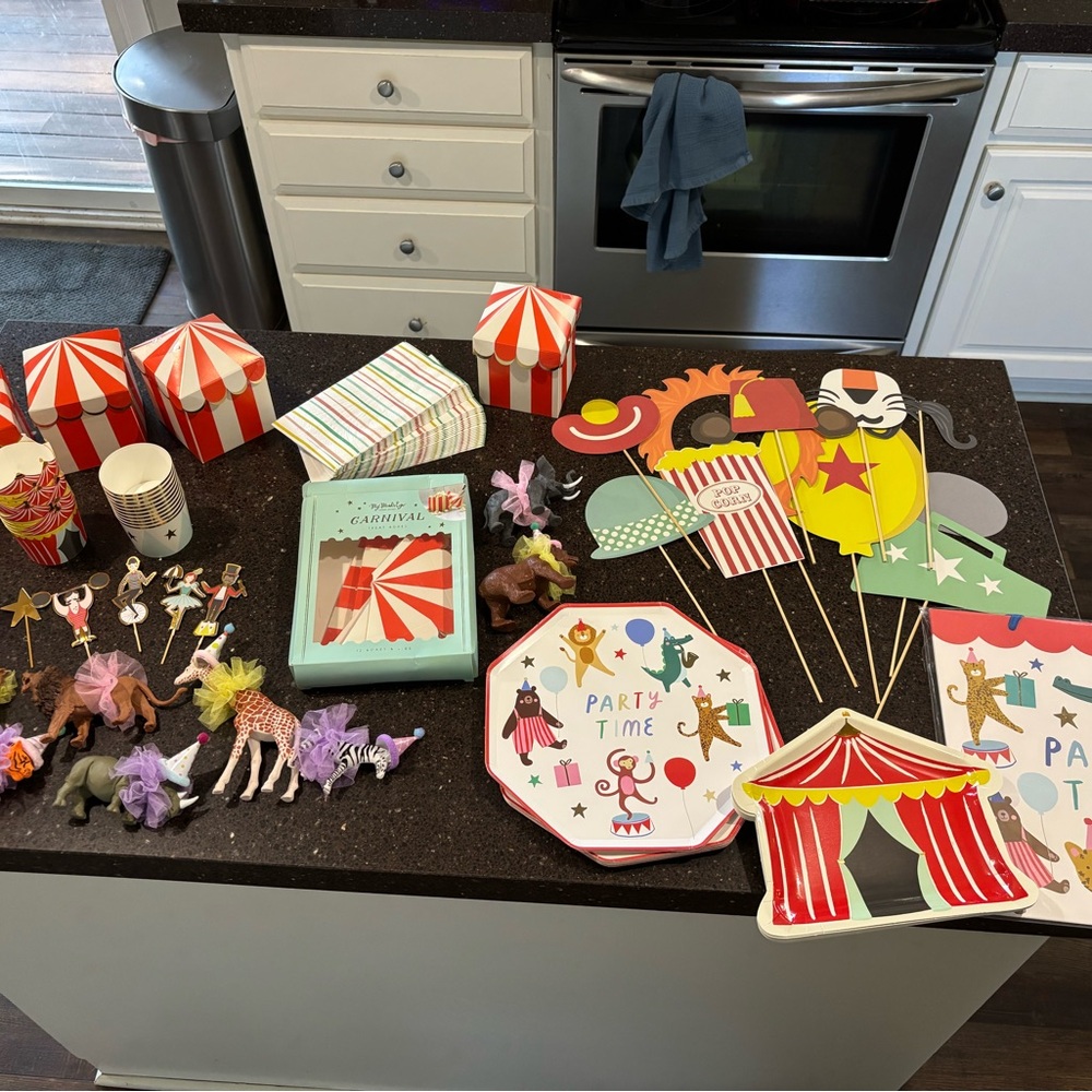 Circus Theme Party Supplies Set